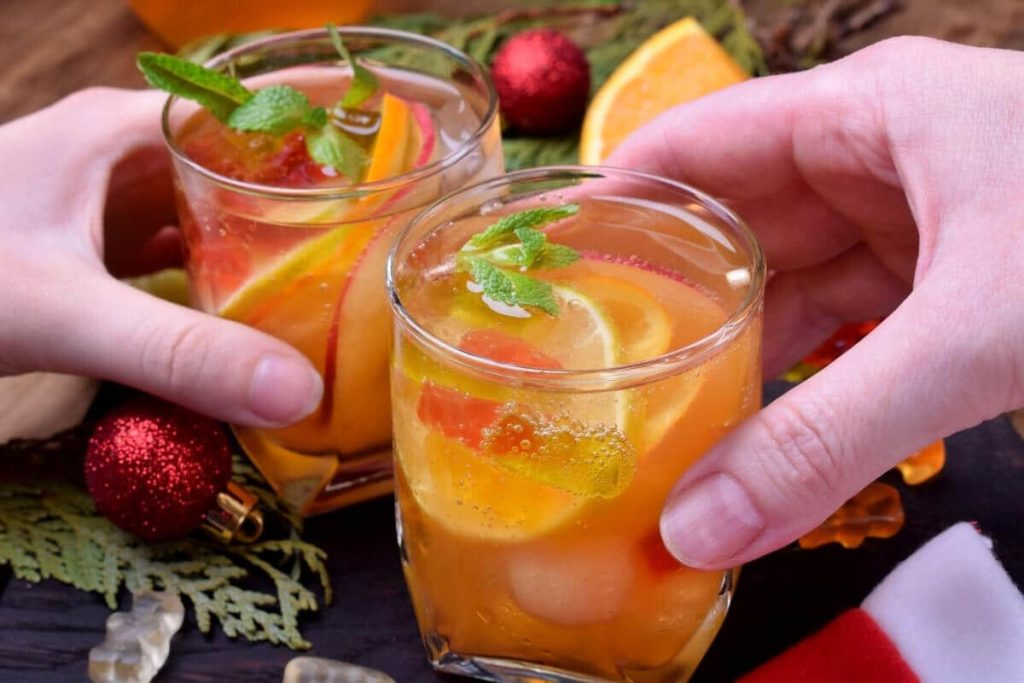Fruchtgummi Cocktail mit Wodka, Orangen und Trauben