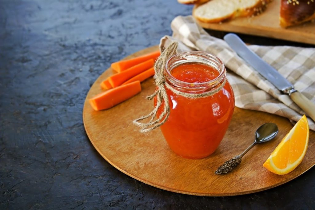 Fruchtige Orangenmarmelade mit Karotten und Zitronen