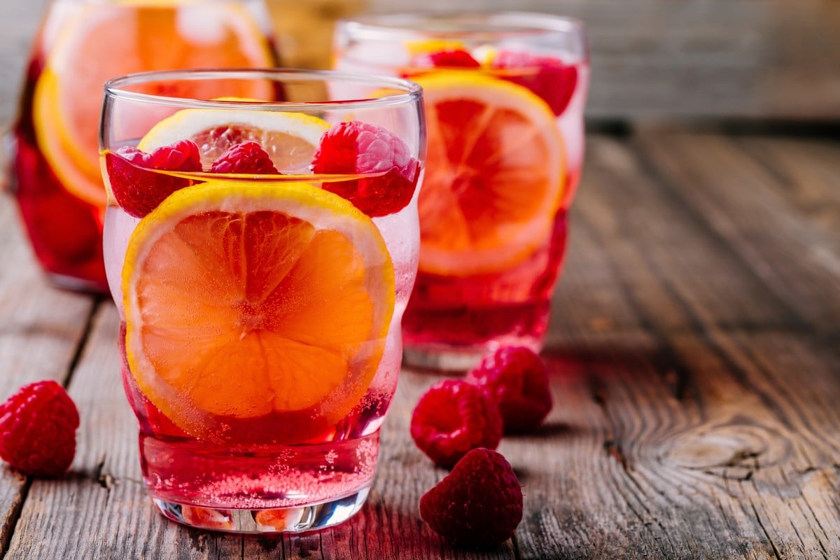 Fruchtige Sangria mit Roséwein