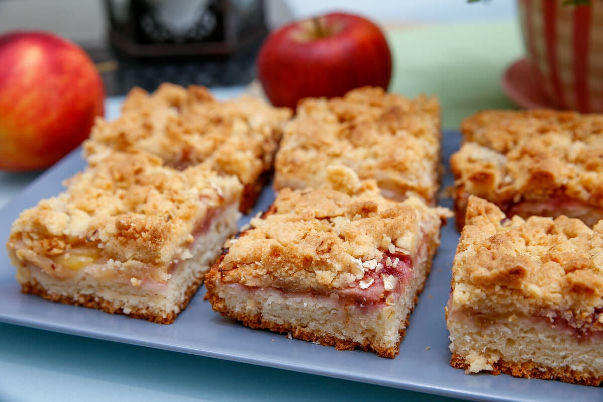 Fruchtiger Apfel Streuselkuchen mit Haferflocken und Zimt