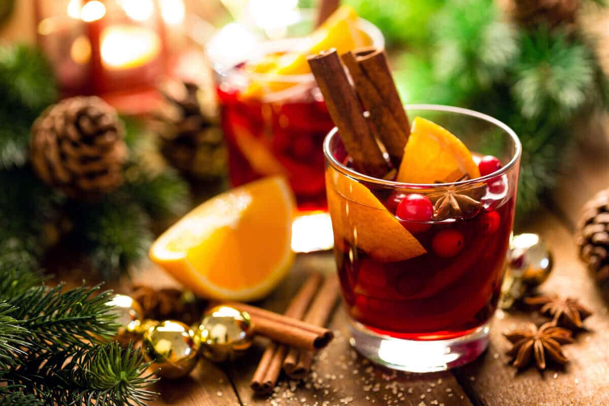 Fruchtiger Glühwein mit Zimt