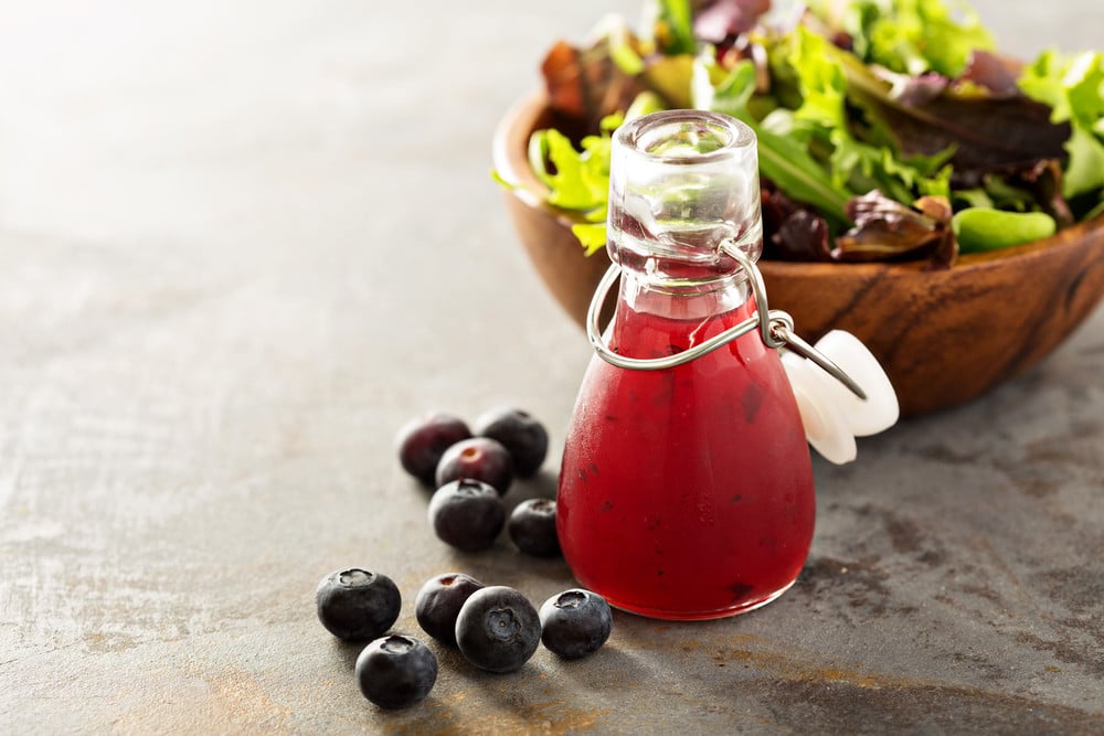 Fruchtiges Balsamico Dressing mit Blaubeeren