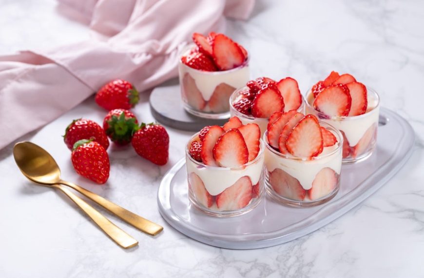 Fruchtiges Erdbeer Mascarpone Dessert im Glas