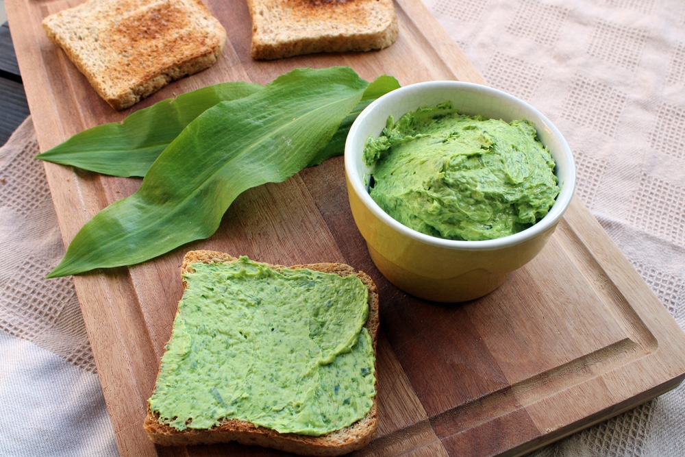 Frühlingshafte Bärlauchbutter selber machen