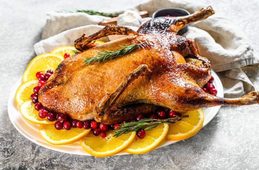 Gänsebraten in Honig-Orangen Glasur aus dem Backofen