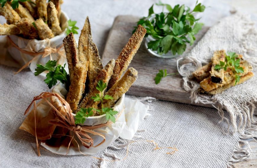 Gebackene Auberginen mit Parmesan, Semmelbrösel und Oregano