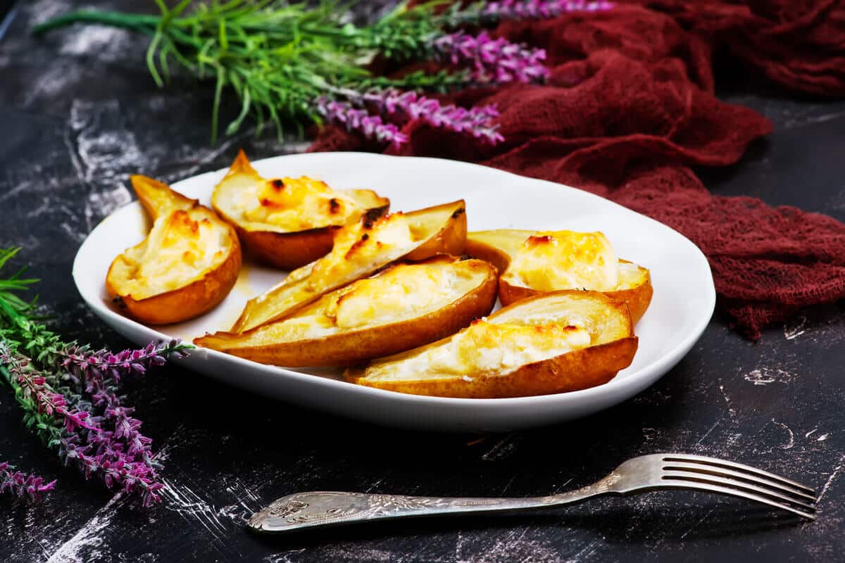 Gebackene Birnen mit körnigem Frischkäse