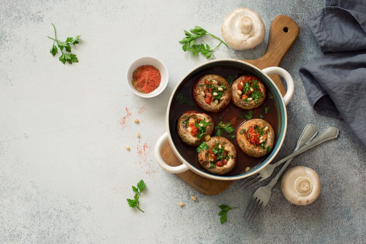 Gebackene Champignons mit getrockneten Tomaten