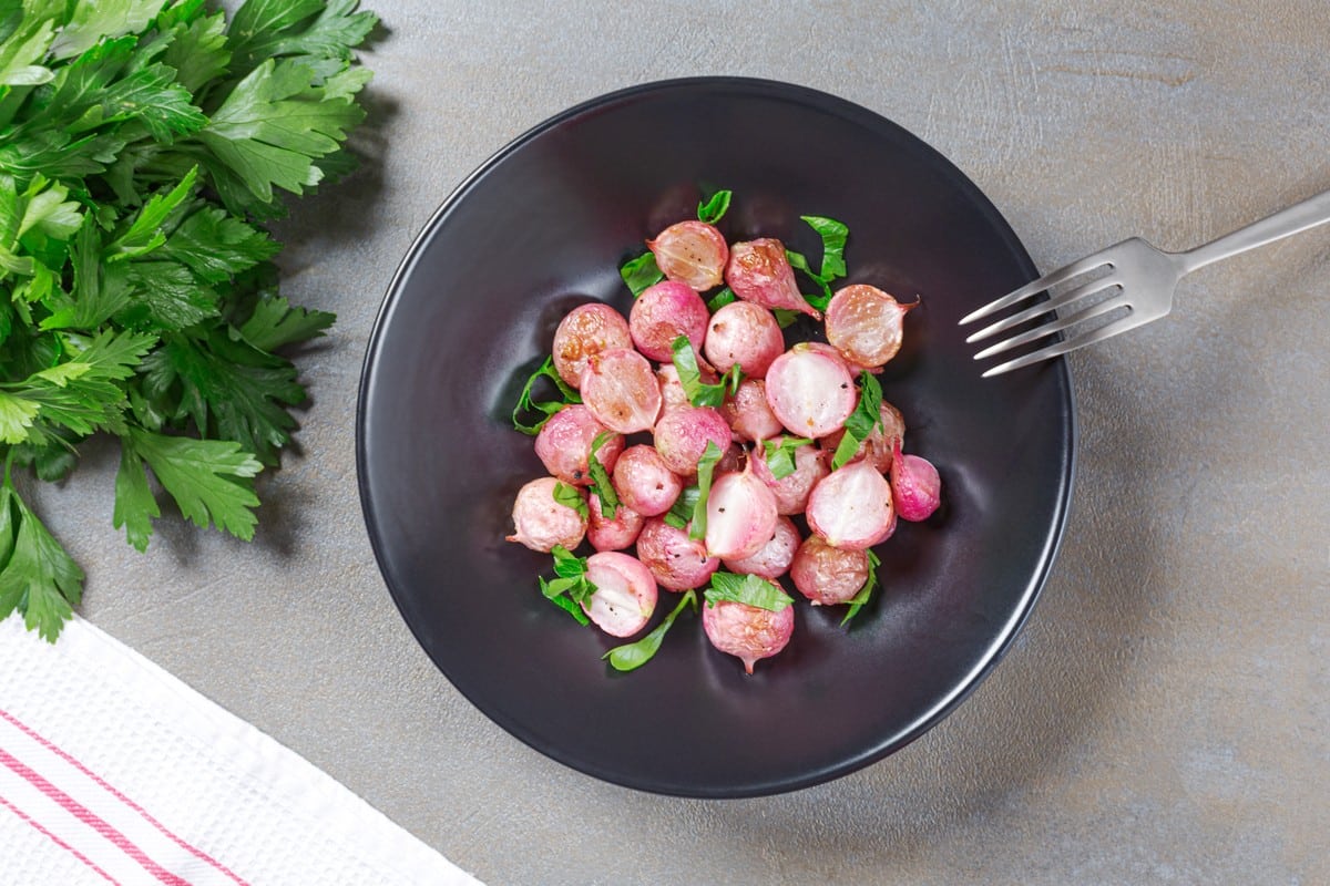 Gebackene Radieschen mit Knoblauch und Butter