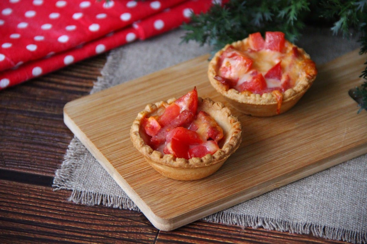 Gebackene Tartelettes mit Wurst