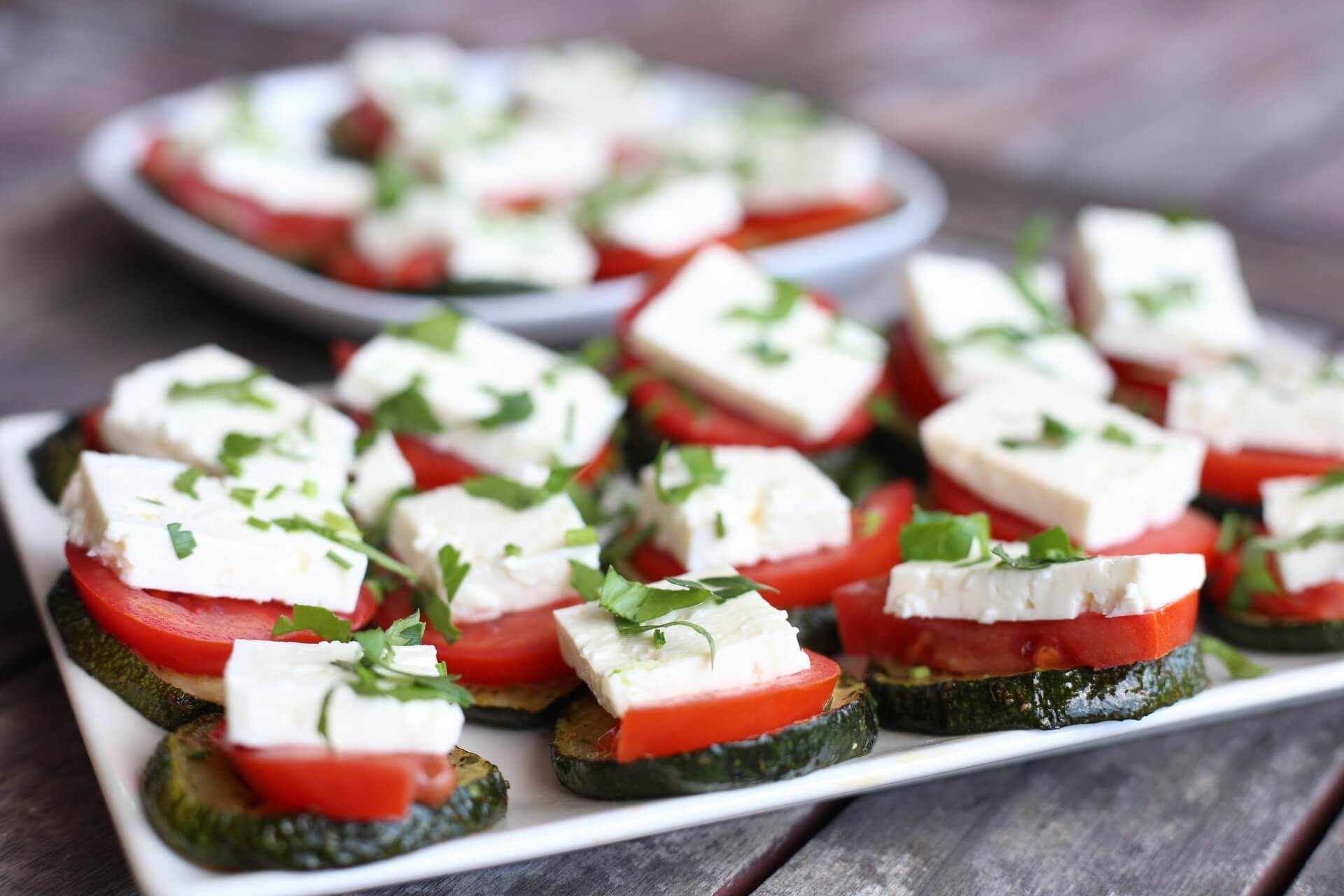 Gebackene Zucchini mit Feta und Tomaten