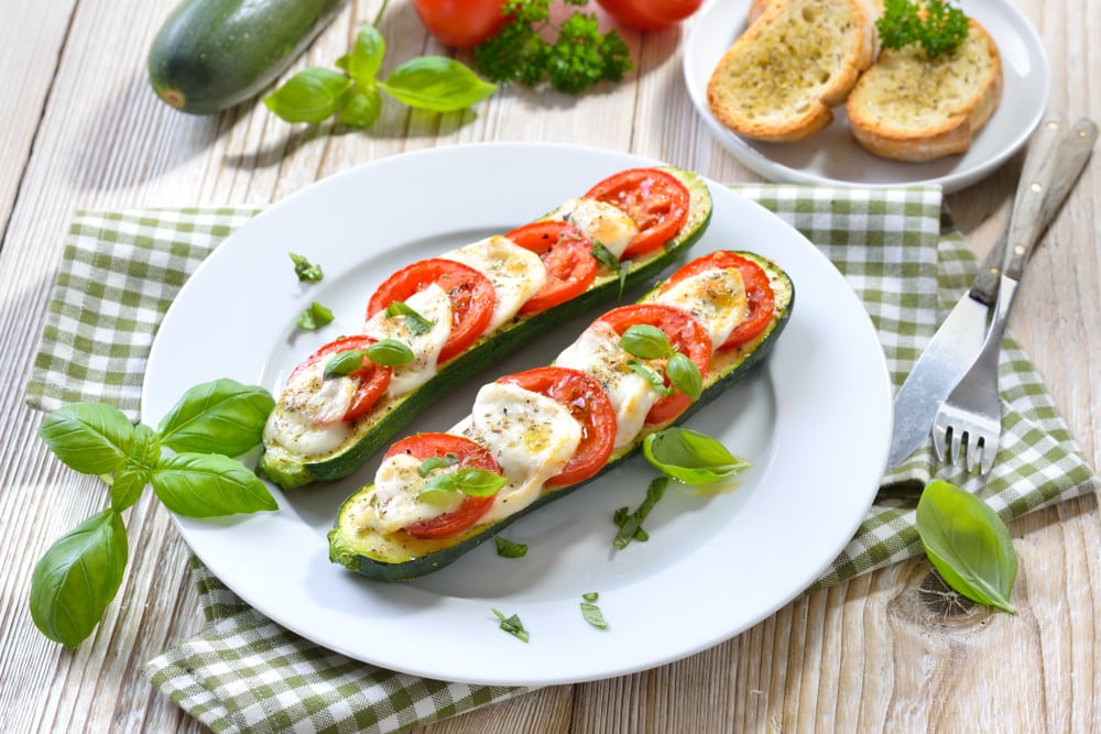 Gebackene Zucchini mit Tomaten und Mozzarella