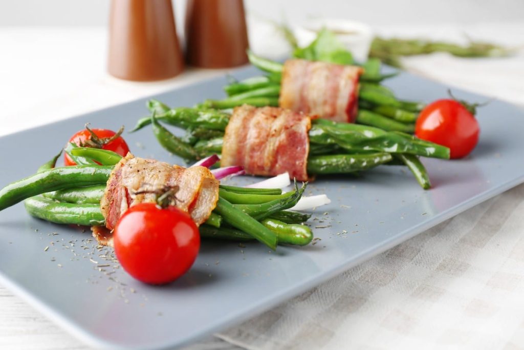 Gebratene grüne Bohnen mit Bacon Speck und Knoblauch