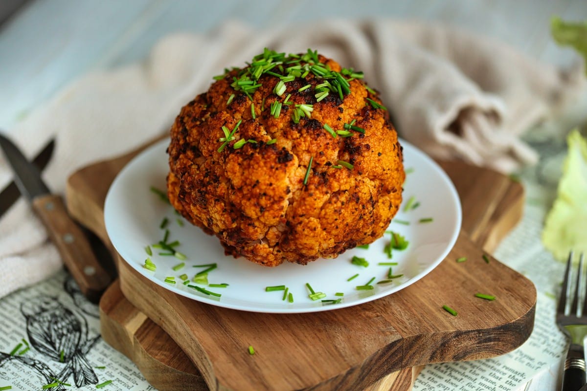 Gebackener Blumenkohl mit Gewürzen und Knoblauch