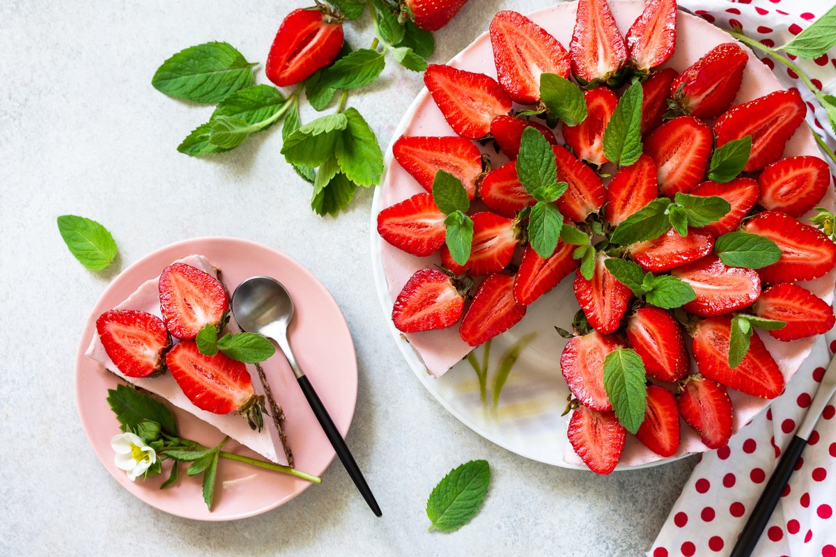 Gebackener Käsekuchen mit Erdbeeren und Frischkäsecreme