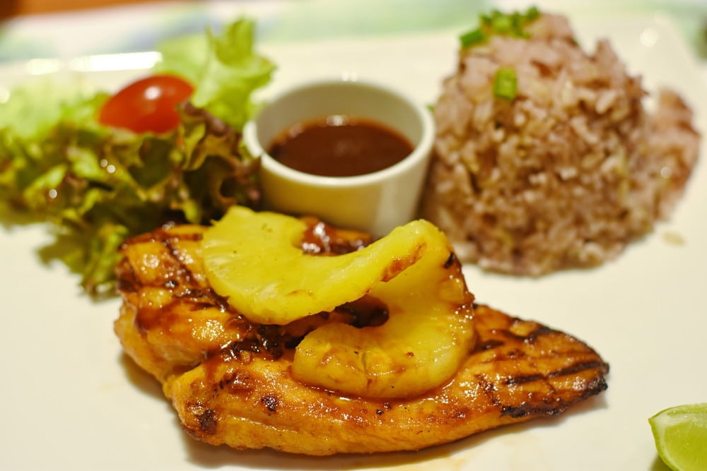 Gebackenes Hähnchen mit Ananas