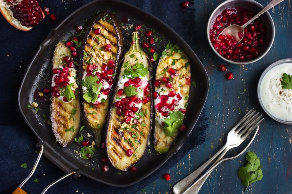 Gebratene Auberginen mit Joghurtsauce