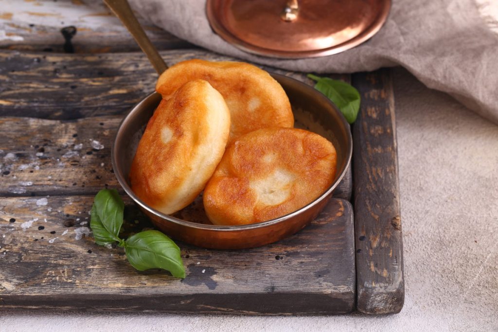 Gebratene Kartoffeltaschen mit Kefir