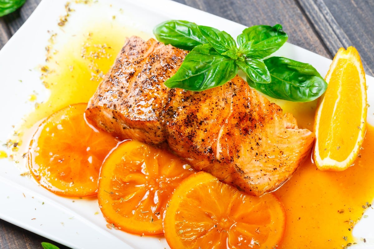 Gebratener Lachs mit Orangensauce