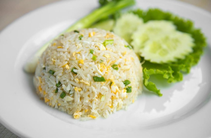 Gebratener Reis mit Eiern nach thailändischer Art