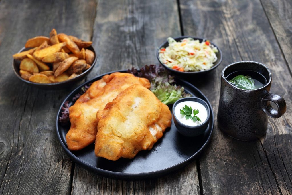 Gebratener Weißfisch im Teigmantel mit Bier