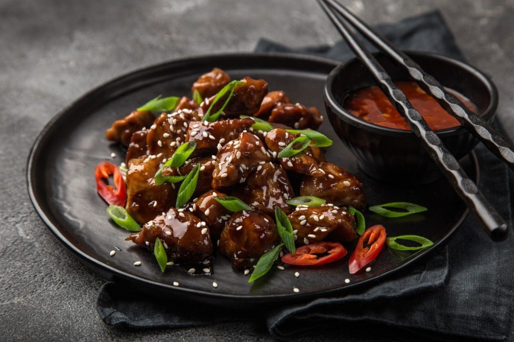 Gebratenes Schweinefleisch in selbstgemachter Teryaki Sauce