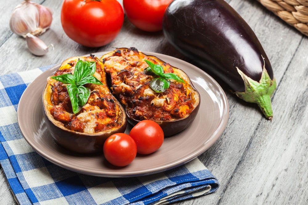 Gefüllte Auberginen mit Fleisch und Gemüse