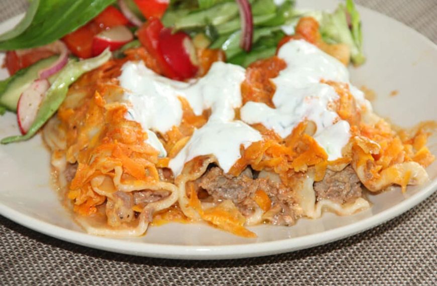 Gefüllte Cannelloni in Bechamelsauce mit Hackfleisch