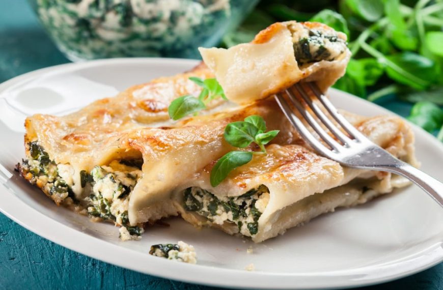 Gefüllte Cannelloni mit Spinat und Ricotta aus dem Ofen
