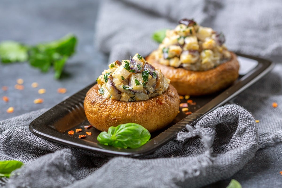 Gefüllte Champignons mit Auberginen