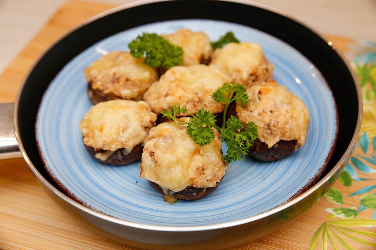 Gefüllte Champignons mit Frischkäse und Parmesan