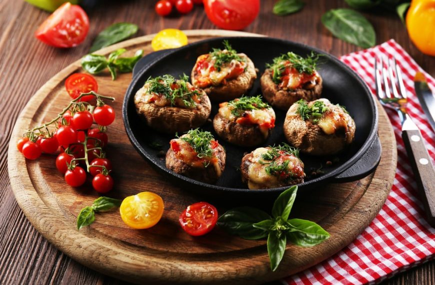Gefüllte Champignons mit Tomaten und Mozzarella