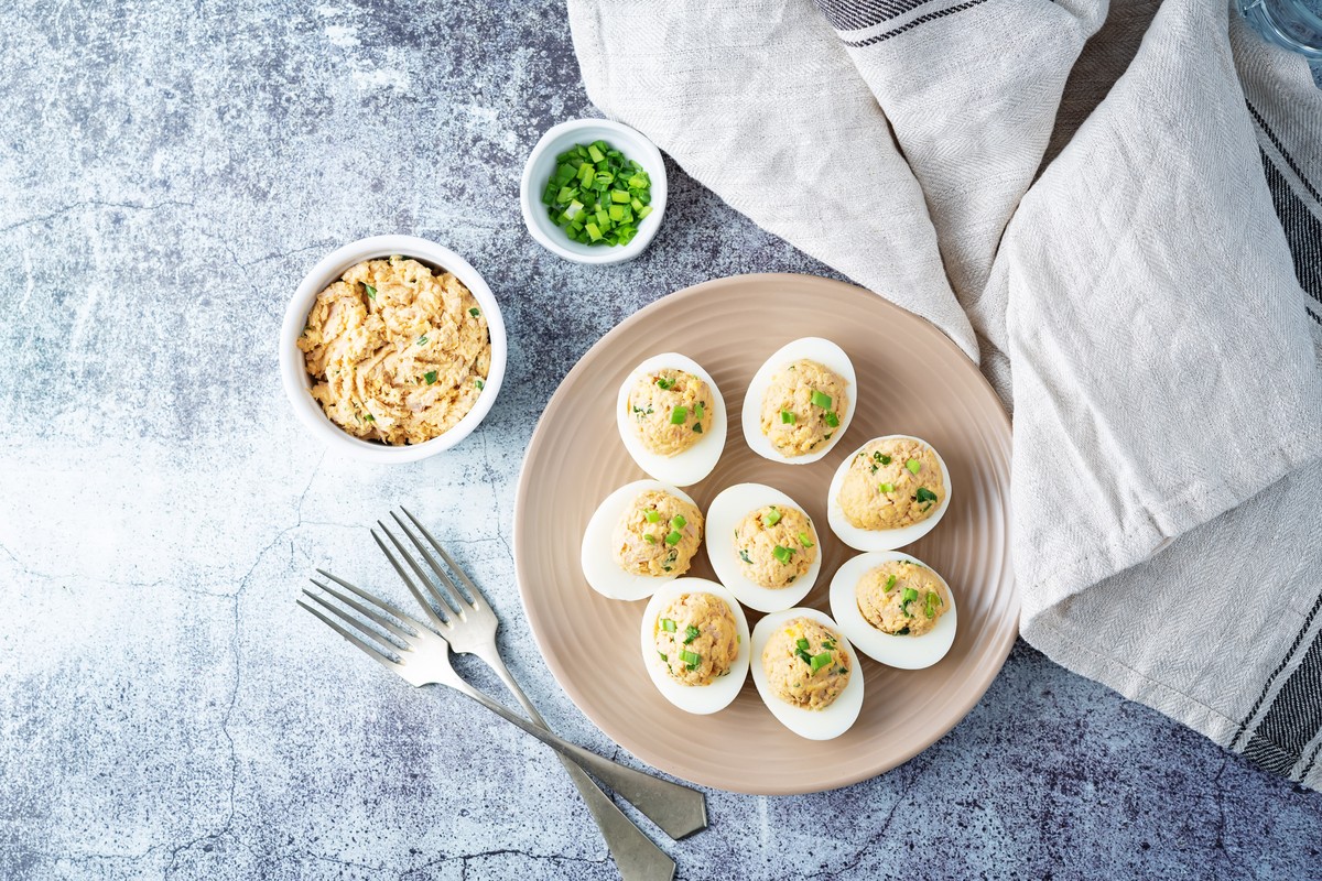 Gefüllte Eier mit Garnelen und Käse