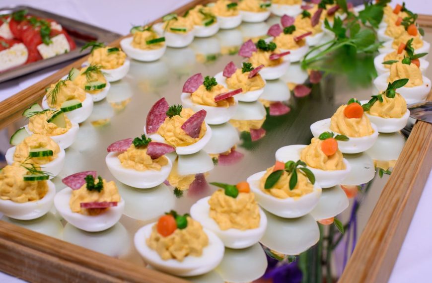 Gefüllte Eier mit Räucherlachs – Party Häppchen