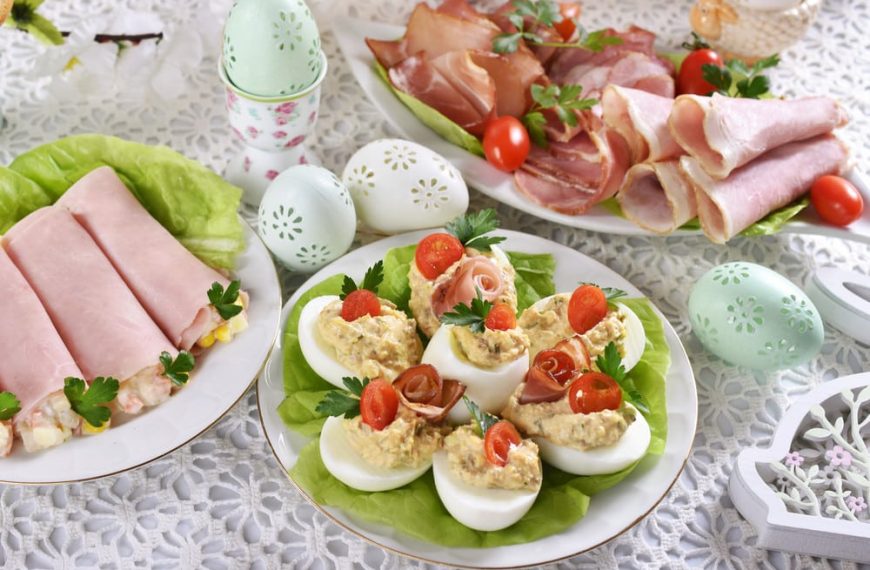 Gefüllte Eier mit Senf und Schinken zum Osterfrühstück