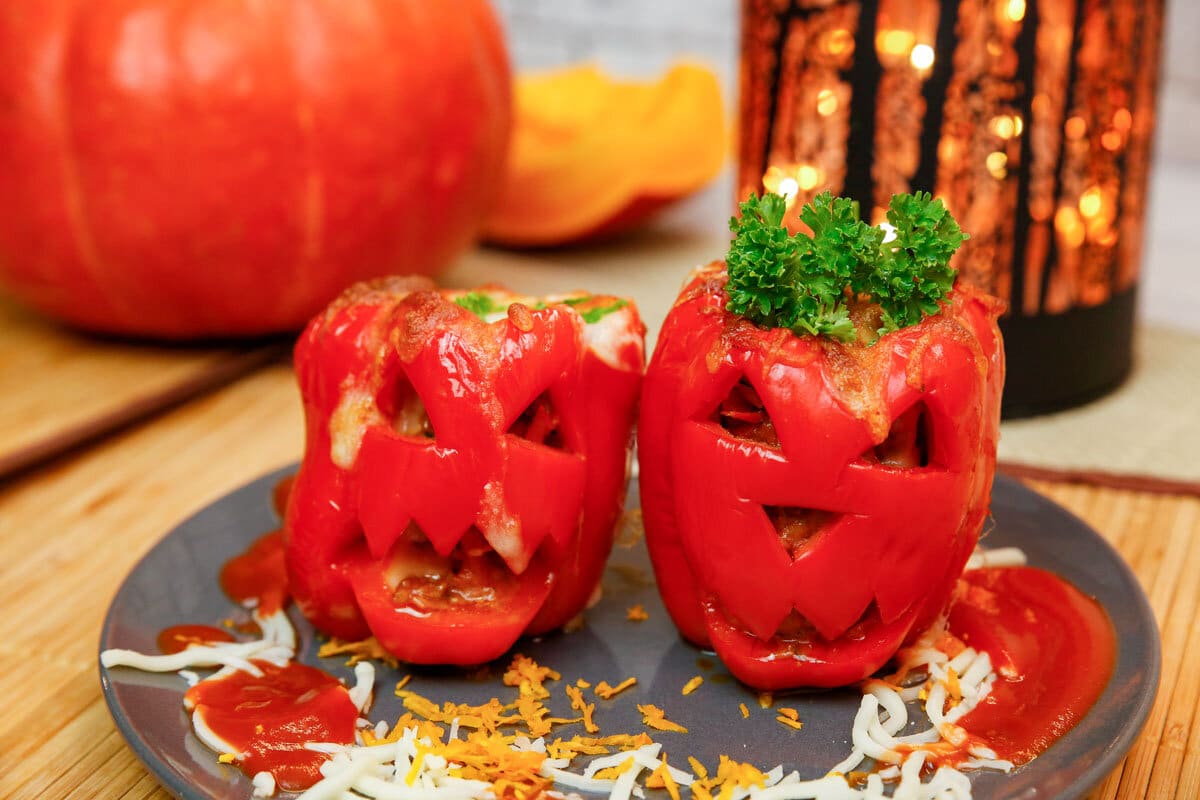 Gefüllte Halloween Paprika mit Hackfleisch, Kürbis und Zucchini