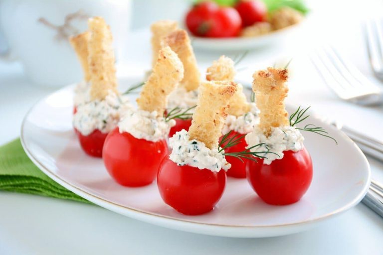 Einfacher Nudelsalat mit Kirschtomaten, Mais und Kidneybohnen