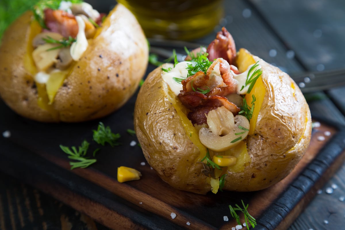 Gefüllte Ofenkartoffeln mit Speck