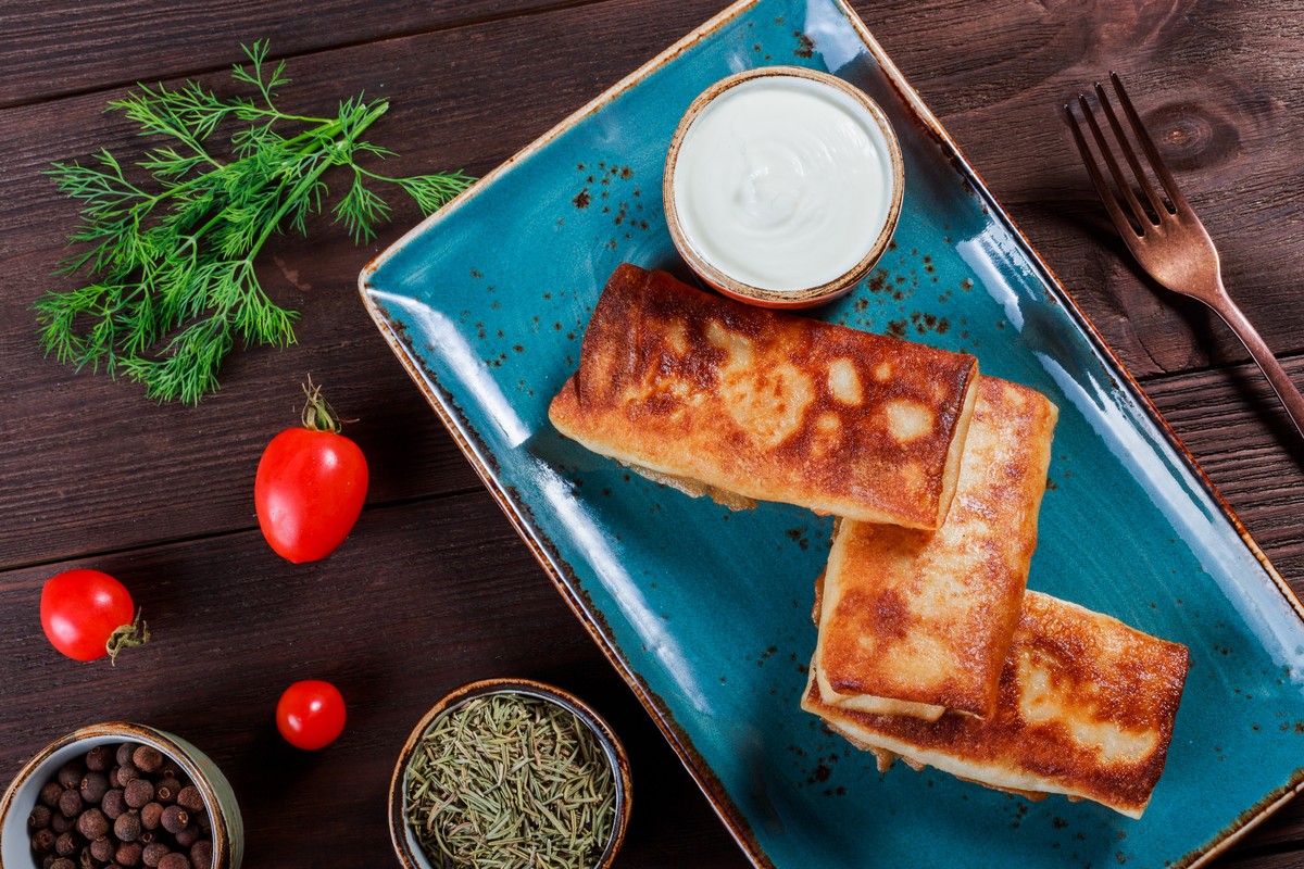 Gefüllte Pfannkuchen mit Hühnerleber und Gemüse