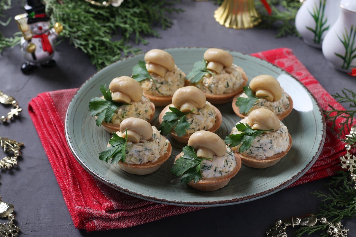 Gefüllte Tartelettes mit Eiern