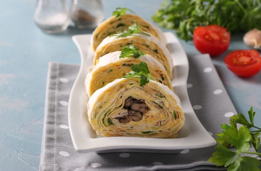 Gefüllte Wraps mit Sprotten, Eiern, Käse und Knoblauch