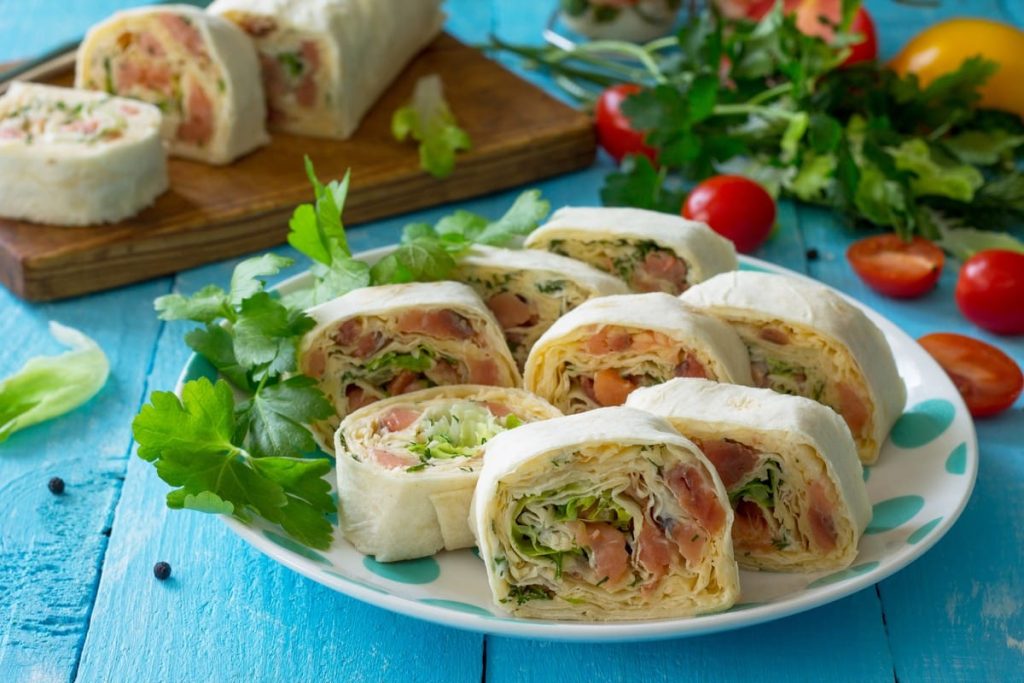 Gefüllter Lavash mit Lachs und Käse