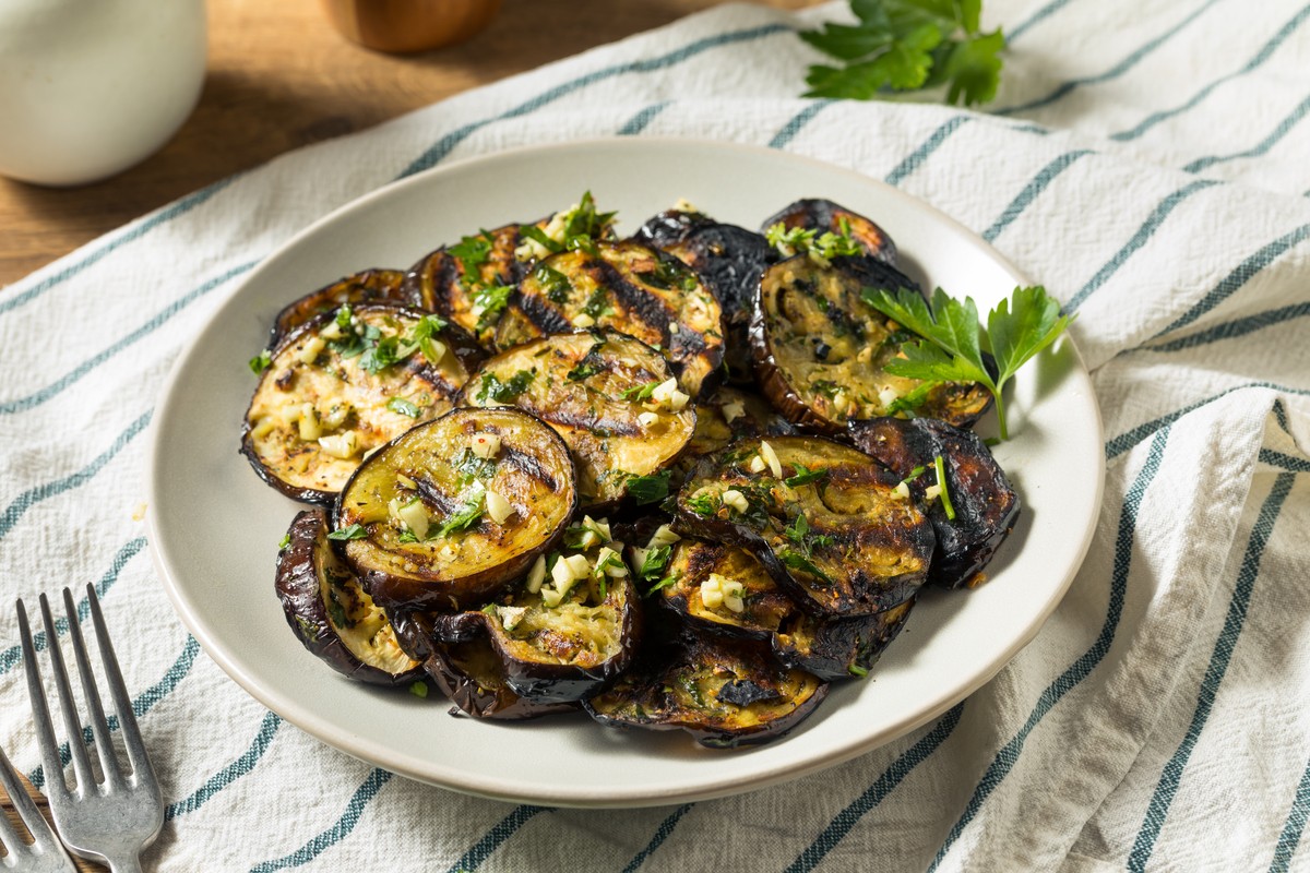 Gegrillte Auberginen mit Knoblauch