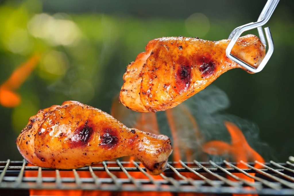 Gegrillte Hähnchenkeulen in der Buttermilch Marinade