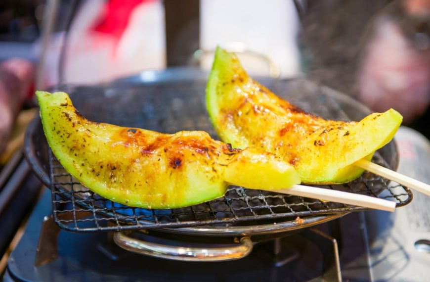 Gegrillte Melonen in Honig, Minze und Butter Marinade