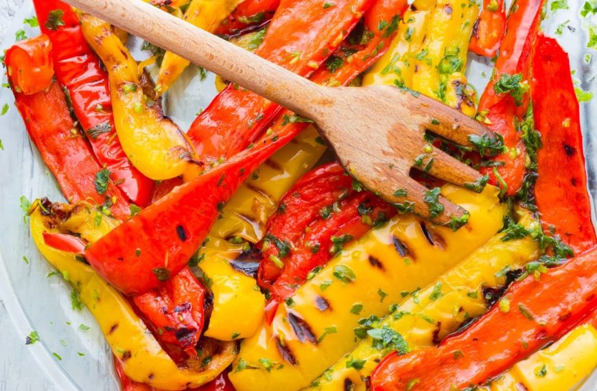 Gegrillte Paprika mit Knoblauch, Petersilie und Olivenöl