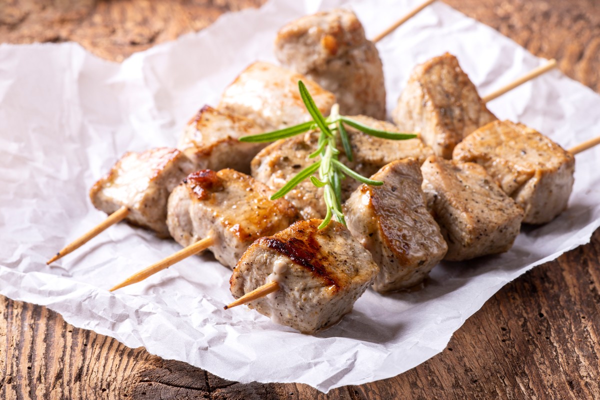 Gegrillte Souvlaki aus Schweinenacken mit Gewürzen