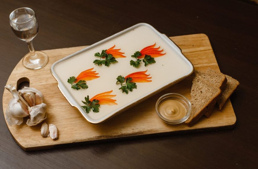 Geliertes Rindfleisch mit Karotten und hausgemachter Mayonnaise