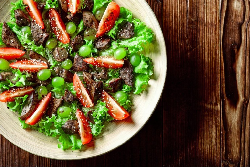 Gemischter Salat mit Tomaten