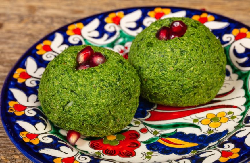 Gemüsebällchen aus Spinat, Walnüssen und Koriander